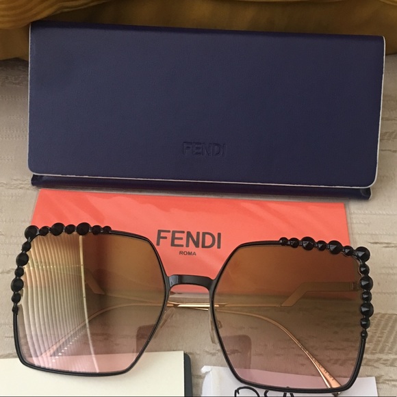 Fendi Can eye Sunglasses. Show stopper. - Picture 3 of 7